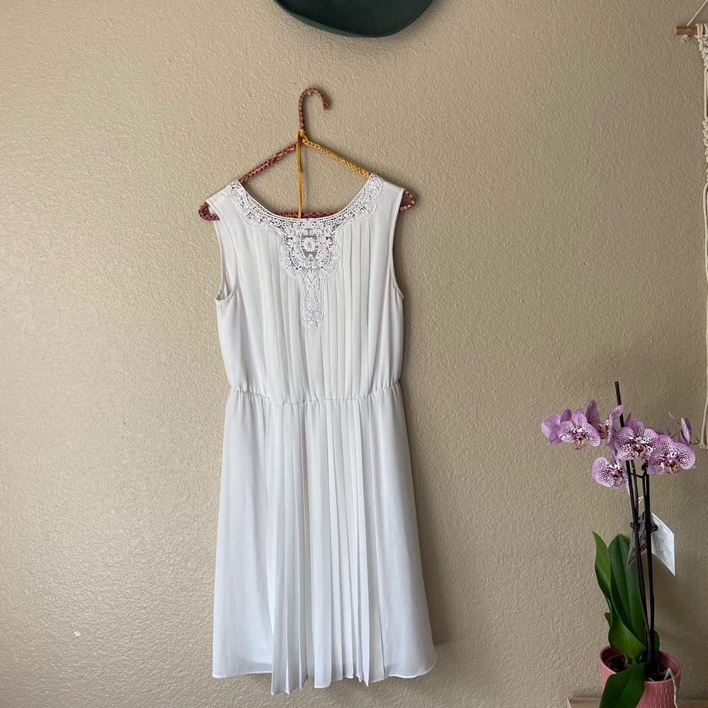 White short sleeve dress- size 4 - brand: Jessica Simpson